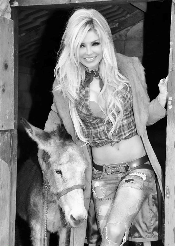 Myriam Klink Western Photoshoot